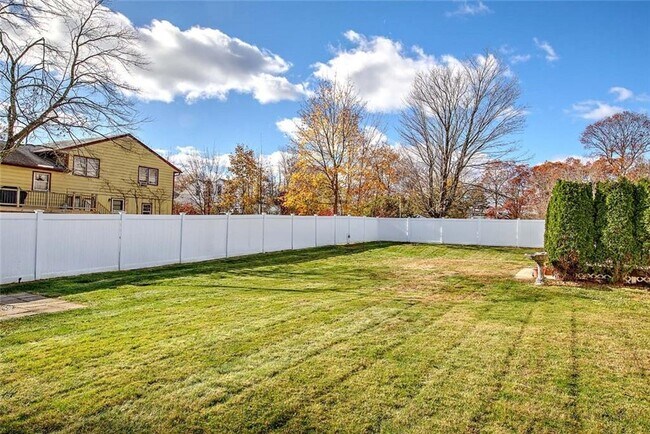 Building Photo - 138 Youngs Ave