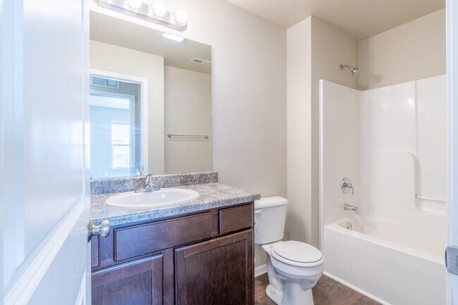 Building Photo - Fantastic Johnston Townhome Rental!