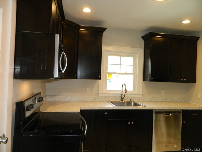 Building Photo - 714 NY-52