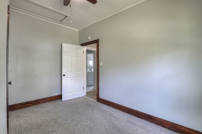 Building Photo - 308 Elm Ave