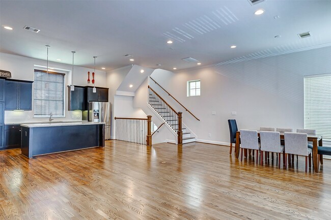 Building Photo - 2209 Chenevert St