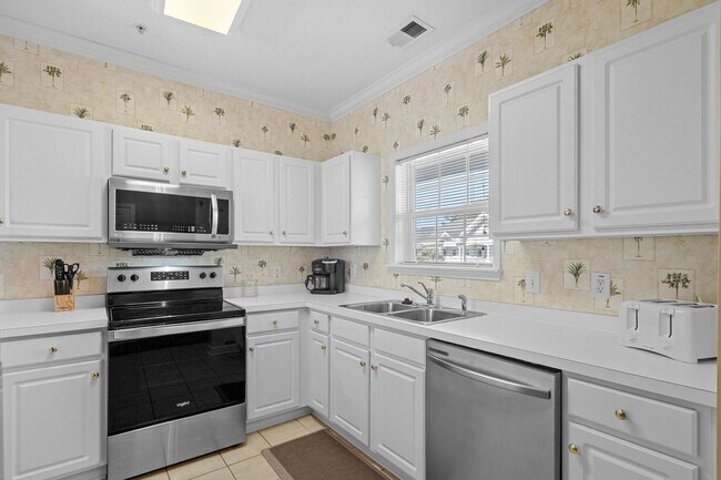 Building Photo - 6015 Catalina Dr