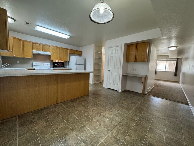 Building Photo - 298 E 2350 N