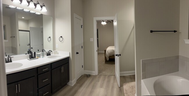Master bathroom - 7157 Kenilworth Crossing Ave