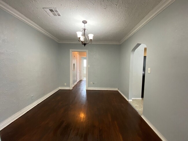 Building Photo - ADORABLE duplex in fantastic Brookside loc...
