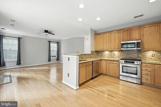 Building Photo - 4705 Manor Dr