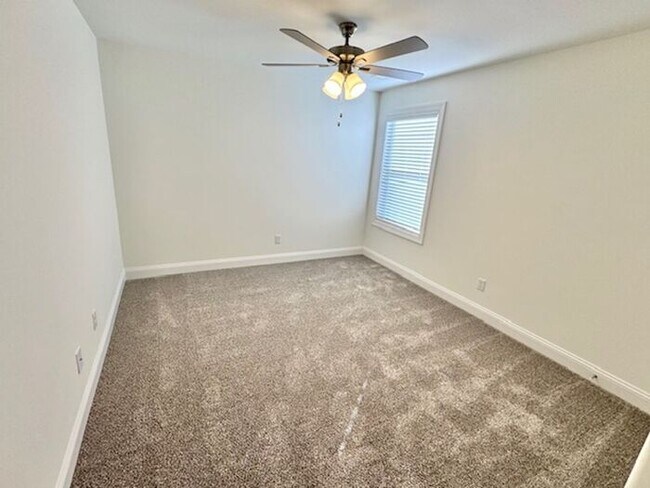 Building Photo - Move In Special! Brand New 4-bdroom 2.5 ba...