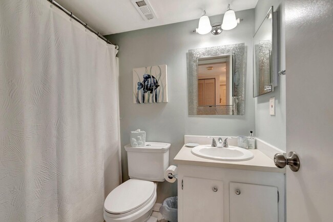 Building Photo - 7202 Golf Colony Ct
