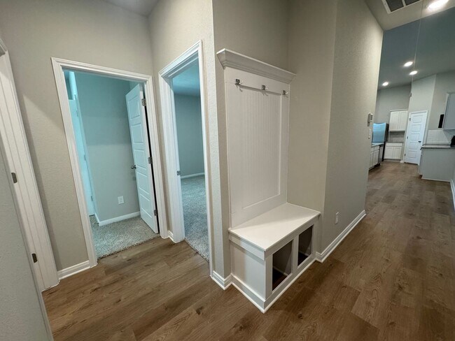 Building Photo - Stunning 4x3 Luxury Duplex in Buda, TX!