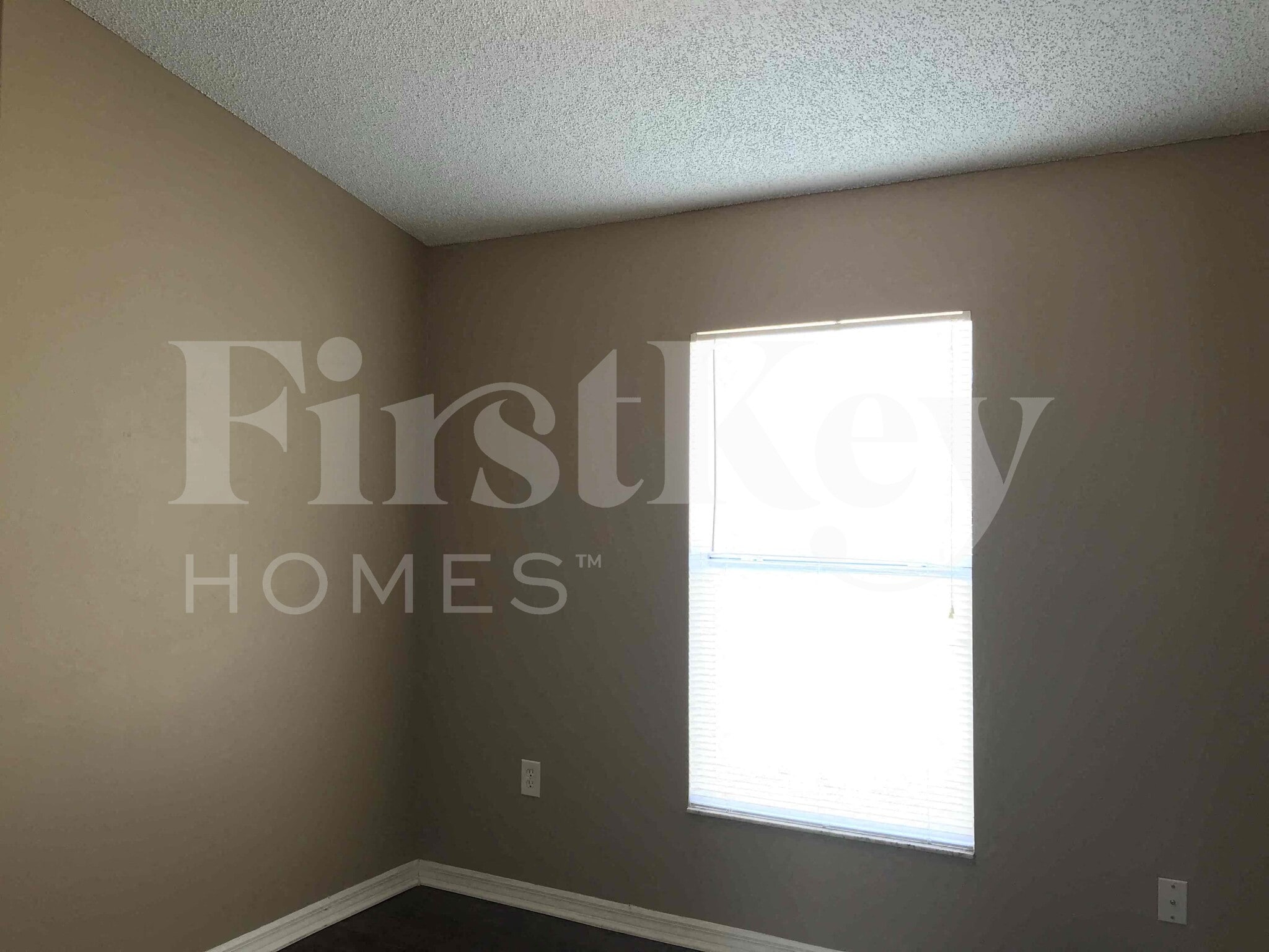 Building Photo - 6524 Viewpoint Ct