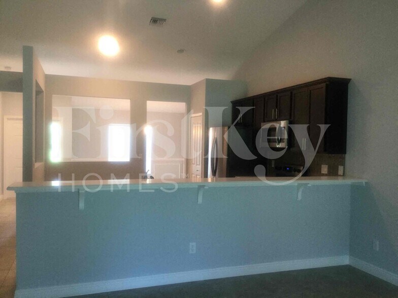 Building Photo - 328 SW Ridgecrest Dr