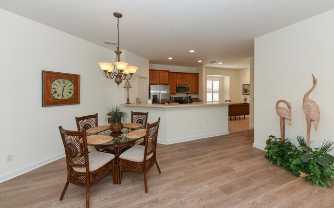 Building Photo - 650 SW Treasure Cove