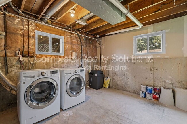 Building Photo - 17 Auchly Ln