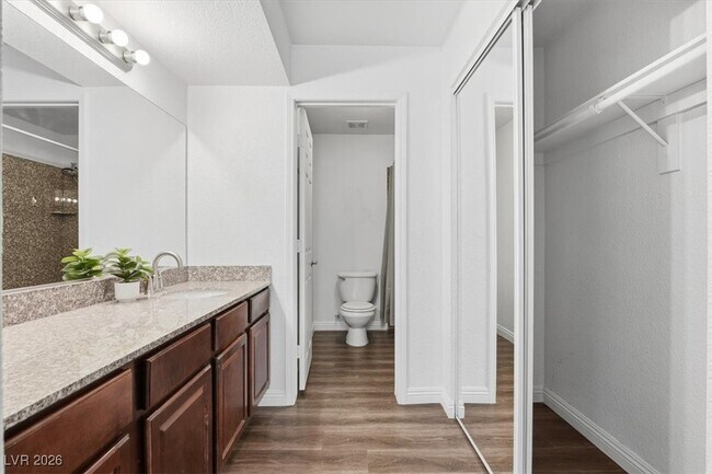 Building Photo - 2606 S Durango Dr