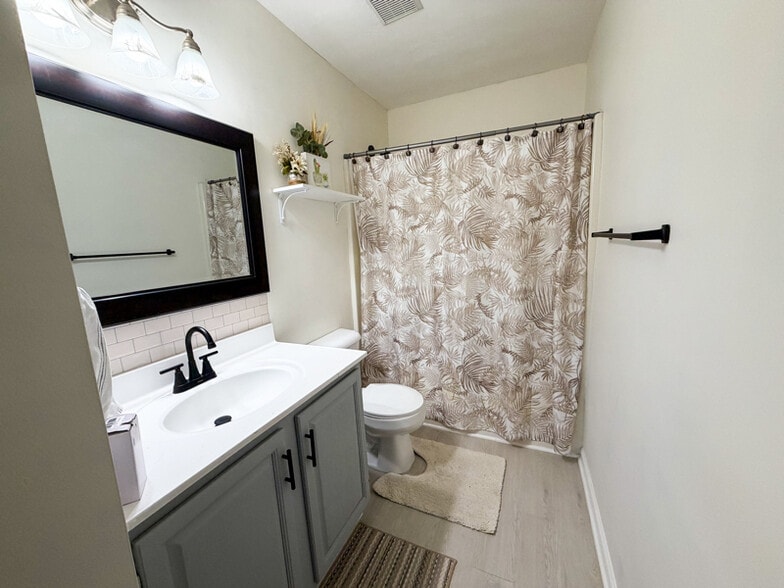 Building Photo - 2316 Eagle Dr