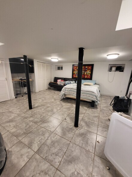 Building Photo - 120 White Oak Ter