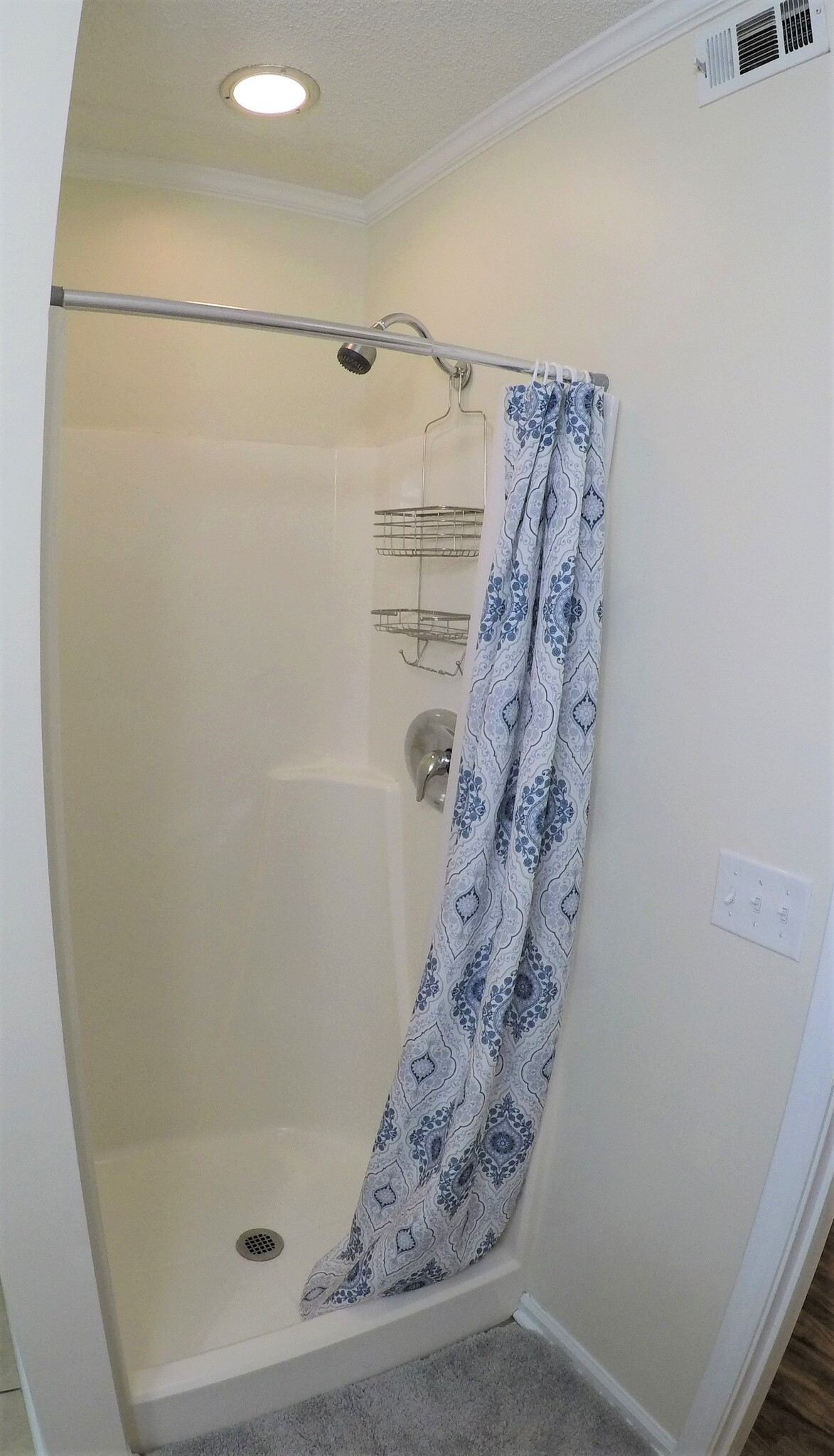 2nd bathroom shower stall with high mount shower nozzle - 17 Racquet Club Rd