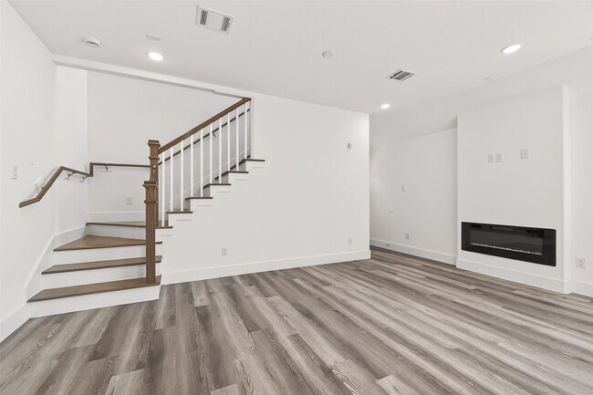 Building Photo - 5304 Lynnfield St