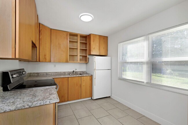 Building Photo - 5148 Tampa Bay Growth Fund 2 LLC