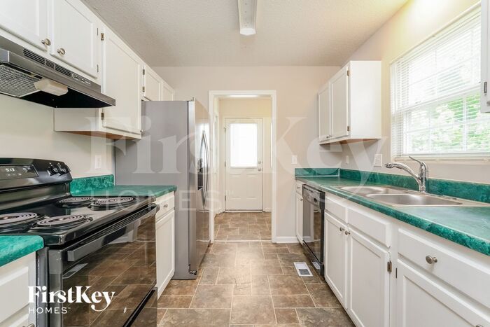 Building Photo - 514-513 3 Oaks Dr