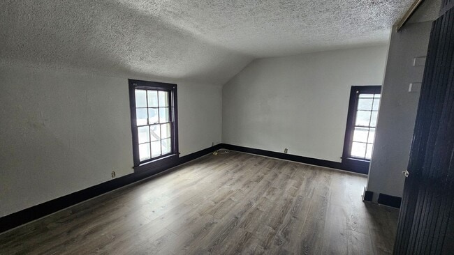 Building Photo - 118-118.5-1185 Wood St