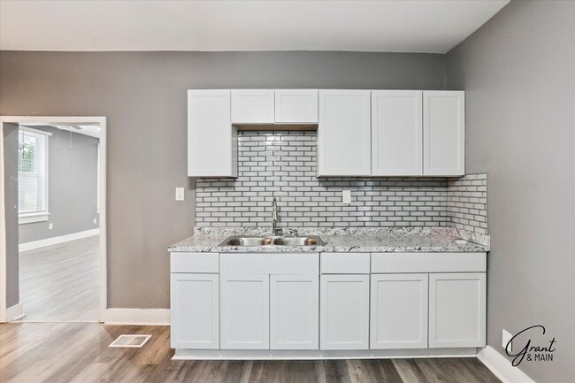 Building Photo - 6 bedroom 2 bath $2095