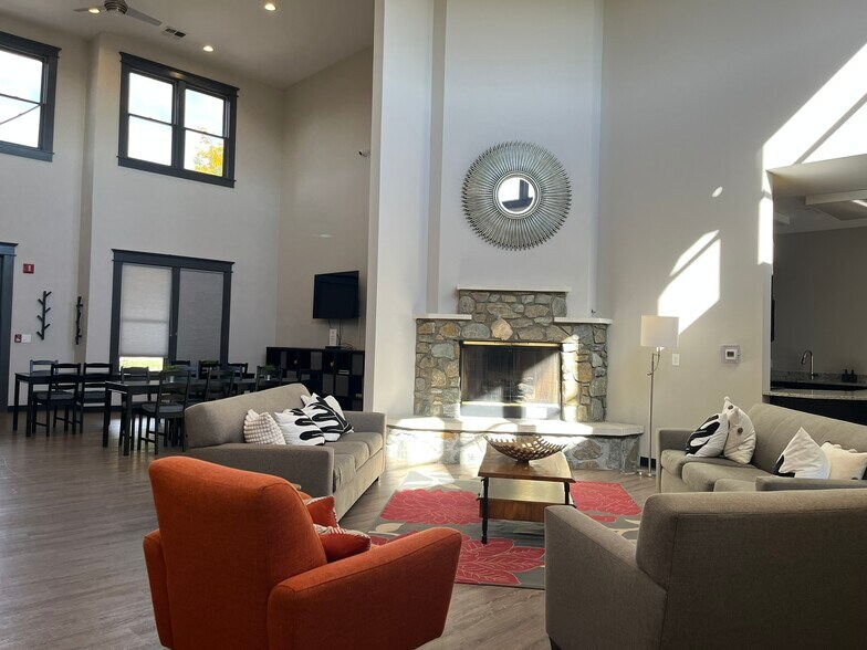 Building Photo - 2085 Eagle Ave