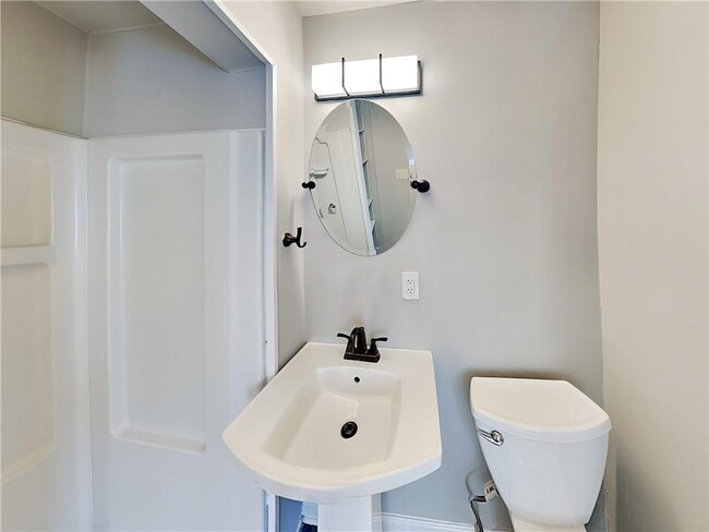 Building Photo - 595 Boulevard SE