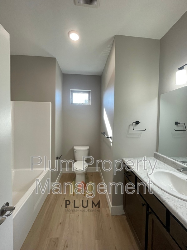 Building Photo - 1724 S 14th St W