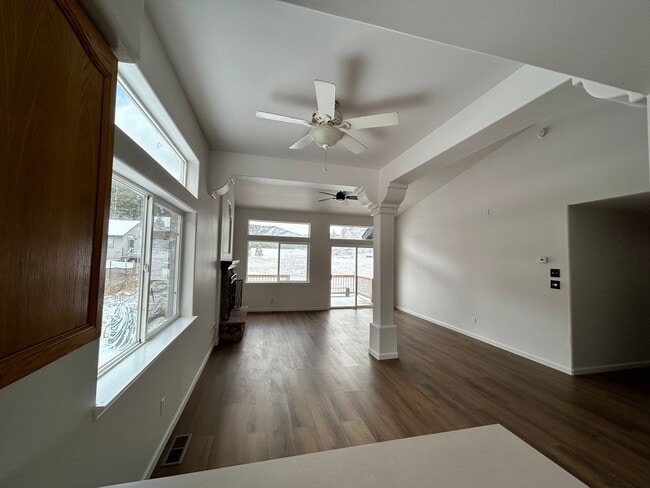 Building Photo - Recently Renovated Beautiful Forest Lakes Home - 3bd/ 2ba w/Attached Garage