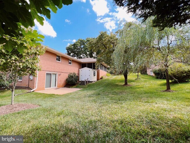 Building Photo - 6425 Noble Dr