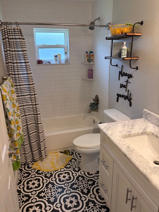 Building Photo - 7087 Strafford Oaks Dr