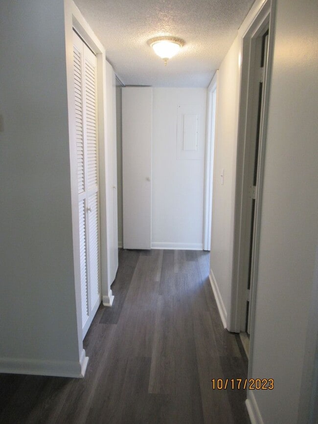 Building Photo - Willow Run Apartments