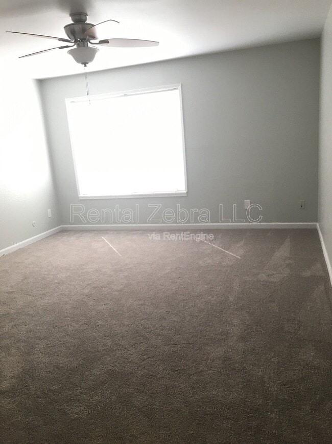 Building Photo - 909 Breton Dr