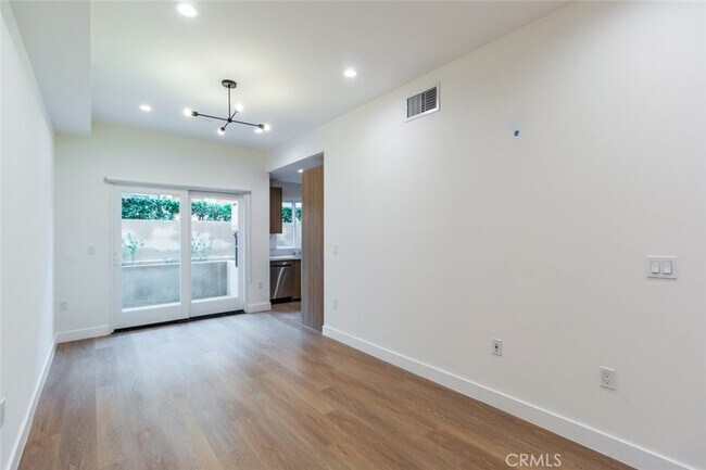 Building Photo - 1212 Viola Ave