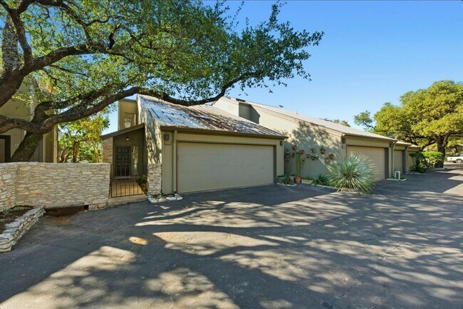 Building Photo - 1821 Westlake Dr