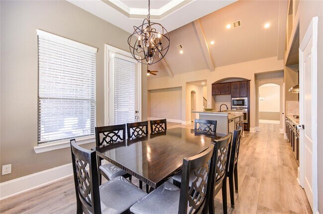 Building Photo - 611 Whitney Oaks Ln