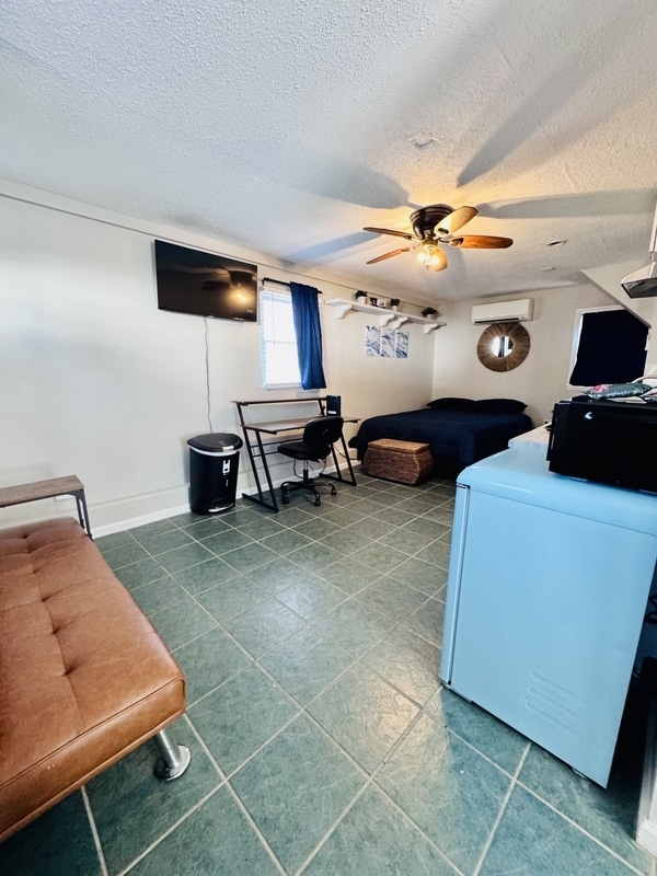 Building Photo - 1105 W Rock Spring Rd