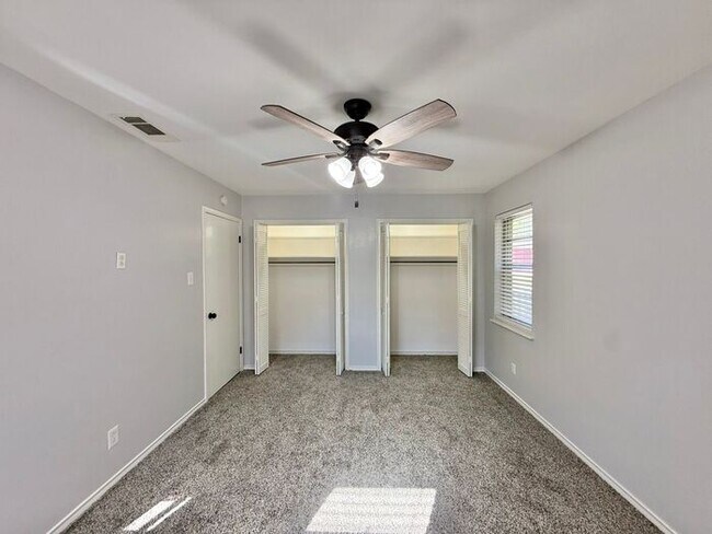 Building Photo - Charming 3-Bedroom Home! Tour Today!