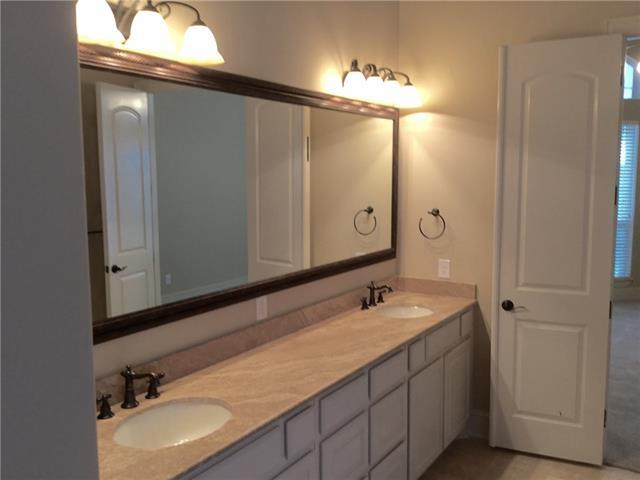 Building Photo - 1115 Navarro Dr
