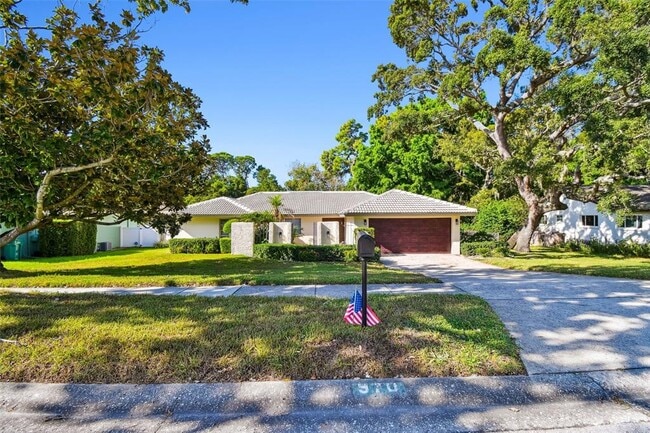 Building Photo - 970 Rolling Hills Dr