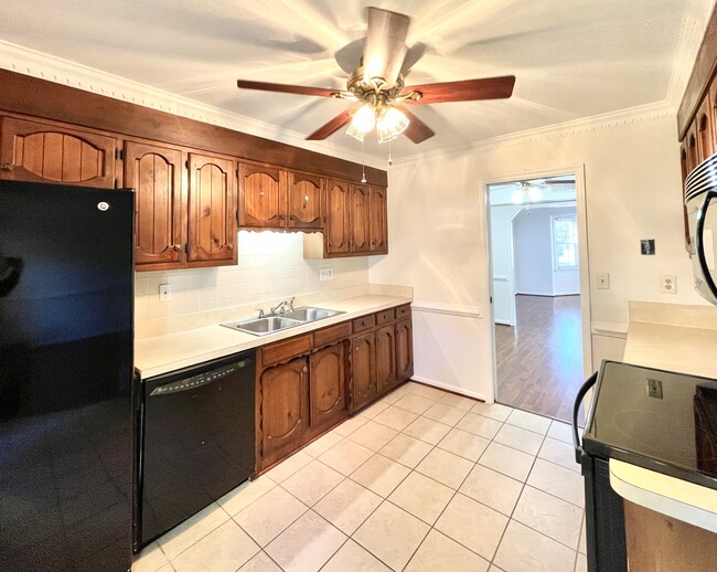 Building Photo - 1021 River Birch Ct