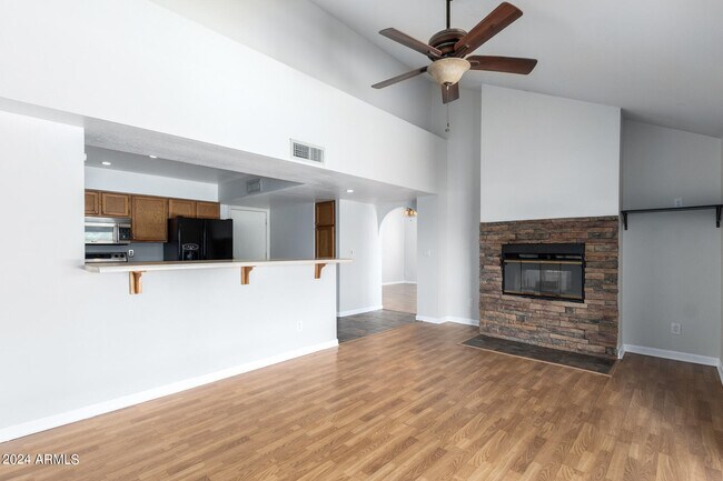 Building Photo - 11305 E Sunnyside Dr