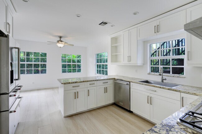 Building Photo - 336 Marlborough Pl