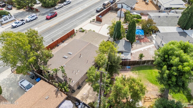 Building Photo - 865 W Hillcrest Dr