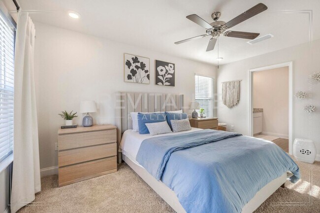 Building Photo - Beautiful Townhome in Quail Hollow, Spanis...