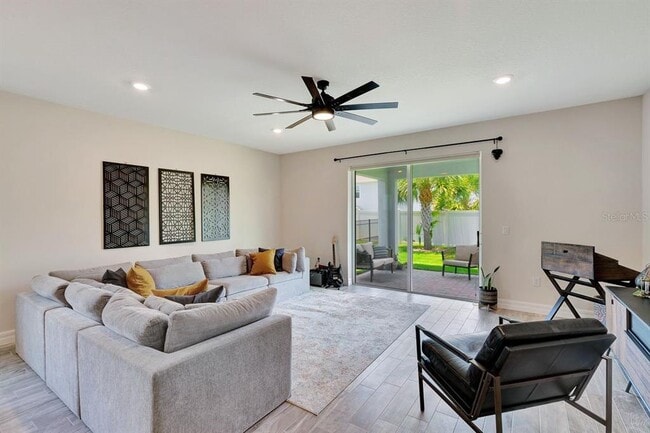 Building Photo - 3459 Current Ave