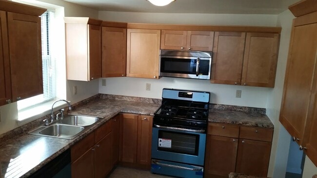 Building Photo - Radnor Manor