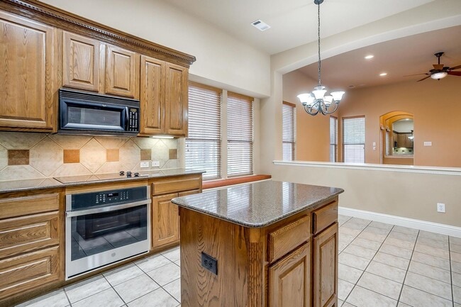 Building Photo - Amazing Well Maintained 3 Bedroom, 2 Bath Home in Euless Gated Community- 76039- Grapevine-Colley...