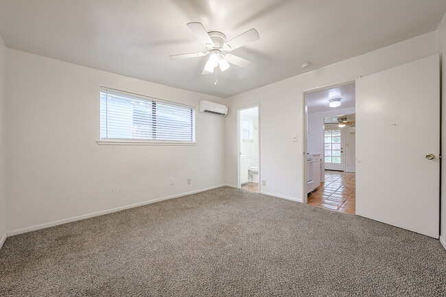 Building Photo - 1023 E Meadowbrook Ave